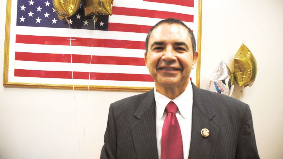 El congresista federal Henry Cuéllar pidió mover el juicio de Houston a Laredo.