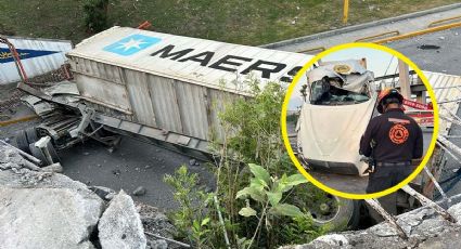 Trailero pierde el control de su camión y cae de puente en Nuevo León; tráfico colapsa