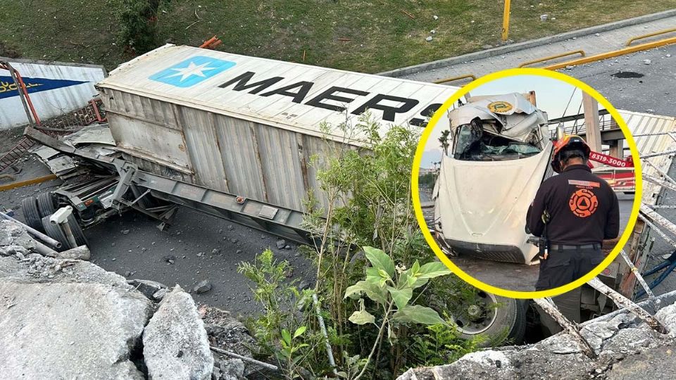 Volca camión y cae desde puente en San Nicolás