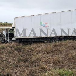 Chofer de camión se salva de morir tras percance en la Carretera Monterrey- Nuevo Laredo