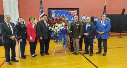 Realizan ceremonia en la secundaria Memorial en Laredo para recordar a los héroes de guerra