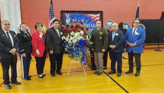 Realizan ceremonia en la secundaria Memorial en Laredo para recordar a los héroes de guerra