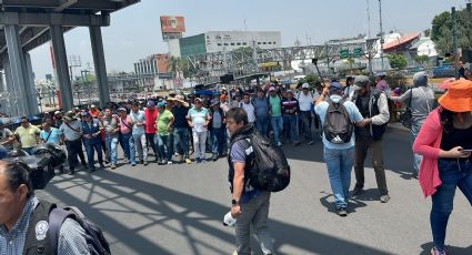 CNTE irrumpe en AICM: irrupción violenta causa crisis aérea | VIDEO