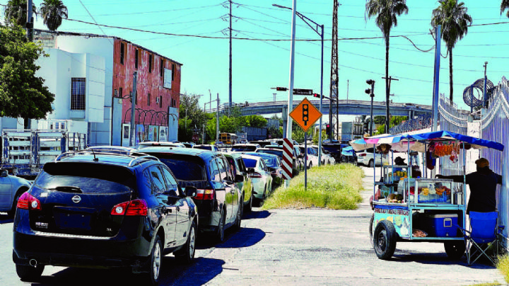 Rebasa Nuevo Laredo los 211 mil vehículos