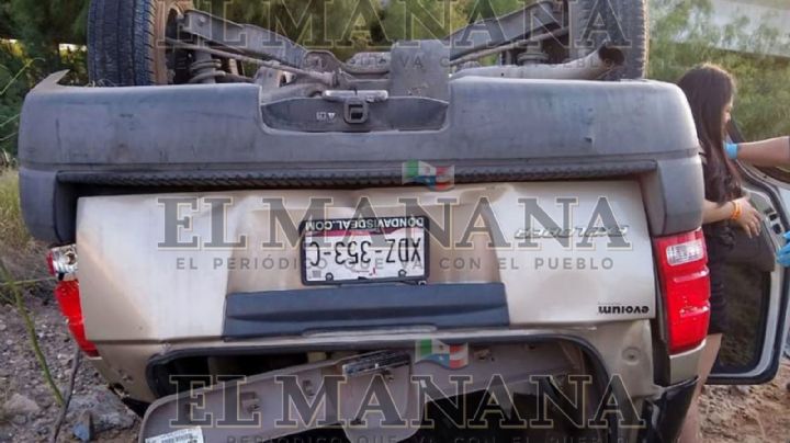 Leslie conduce ebria y vuelca su camioneta en Bulevar Anzures; atravesó un barandal de protección