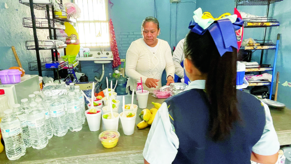 Los menores tienen ahora a su disposición fruta y agua.