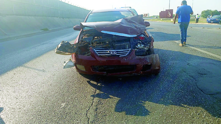 Nuevo Laredo: por no fijarse, Juan Manuel provoca fuerte encontronazo en Carretera Aeropuerto