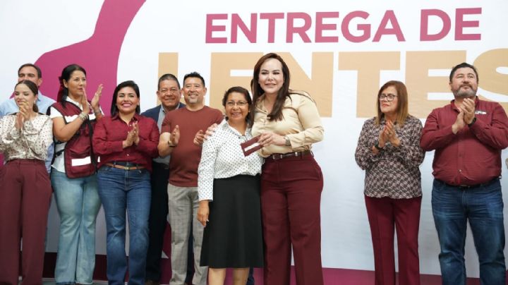 Entrega alcaldesa 150 lentes gratis, ayudando a la economía familiar y mejorando su calidad de vida