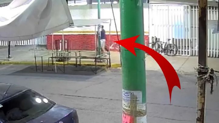 MOMENTO EXACTO en el que bala perdida impacta en el pecho y mata a joven de 18 años