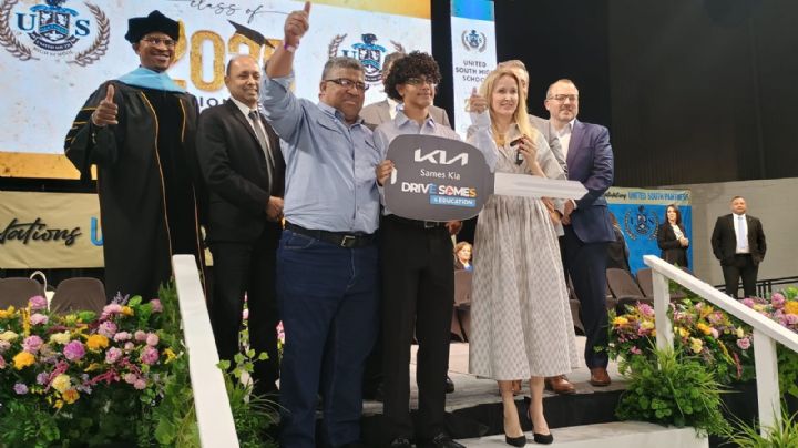 Estudiante se lleva a casa una Kia Sportage 2025; nunca faltó a clases en el ciclo escolar
