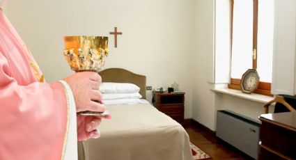 Cardenal que participa en el Cónclave vacía minibar de su cuarto de hotel creyendo que era gratis