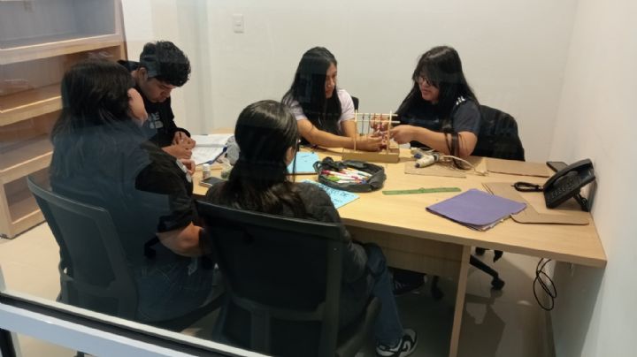 ¡Ni la Gandhi!: estudiantes aprovechan nuevos espacios de lectura en la Infoteca de Nuevo Laredo