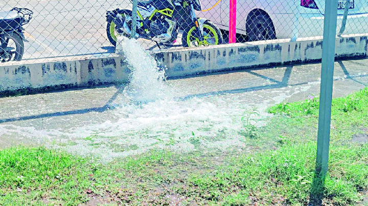 Multan a empresas por descargas ilegales de aguas residuales en vía pública