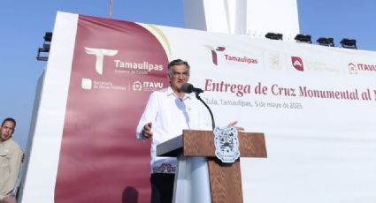 Entrega Américo Villarreal Anaya a Tula la cruz más grande de México