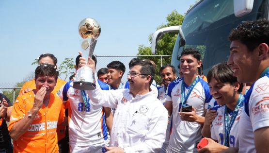 Recibe rector a los Correcaminos campeones de la Liga Premier