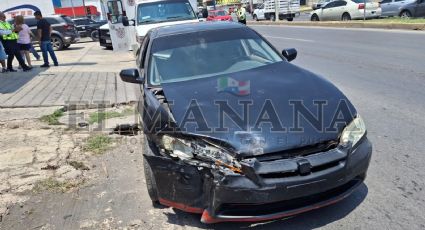 Fuerte choque en la César López de Lara; conductoras alegaron tener el verde de su lado