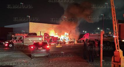 Infierno en Nuevo Laredo: fuego arrasa con 3 tráileres y los deja en cenizas; 2 más quedaron dañados