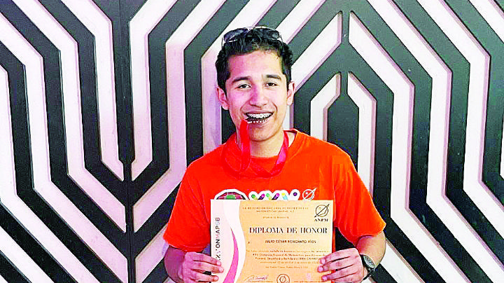 Mente maestra: Julio César Renovato, alumno del IAES, gana bronce en Olimpiada Nacional de Matemáticas
