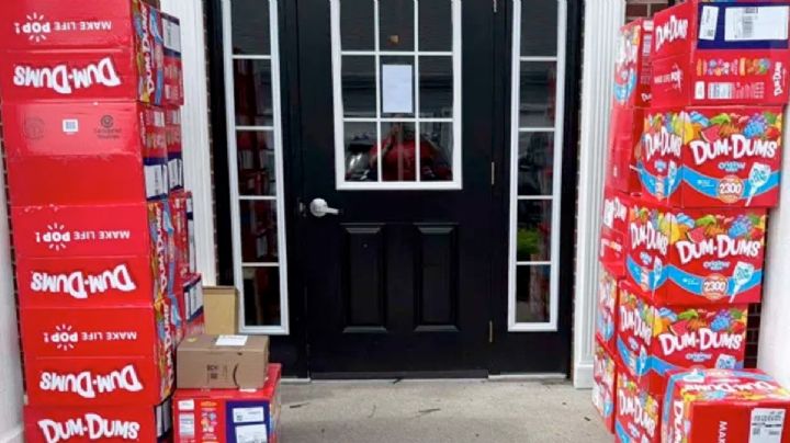 Llega a su casa y encuentra 70 mil paletas de dulce en la puerta; su hijo de 8 años, el sospechoso