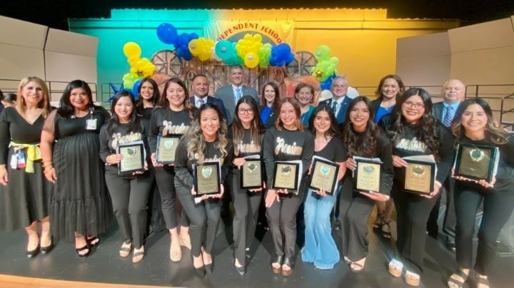 Rinden homenaje a docentes de Laredo; recibirán más de 2.9 MDD en compensaciones