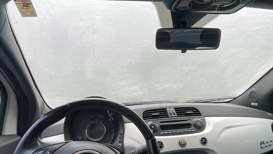 La lluvia vespertina afectó la visibilidad de los conductores.