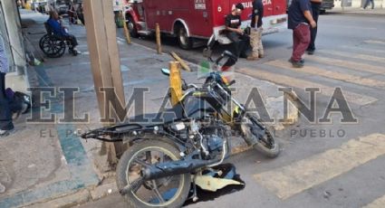 Nissan se lleva a motociclista de encuentro en la Guerrero; quedó con una herida en el rostro