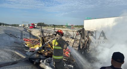 Tráiler se incendia tras brutal choque en la Bamba; operador murió calcinado al volante