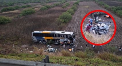 Brutal carreterazo entre autobús y automóvil; hay cuatro muertos y 20 heridos