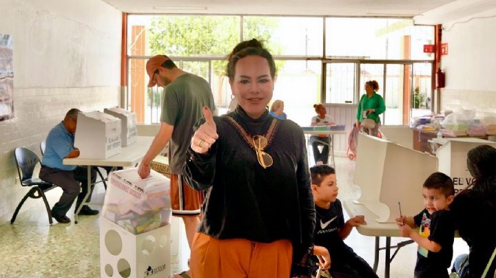 Carmen Lilia Canturosas acude a votar en la elección del Poder Judicial