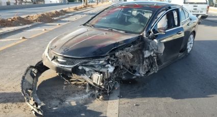 Por creerse piloto de carreras y viajar a toda velocidad, joven destroza su carro en Nuevo Laredo