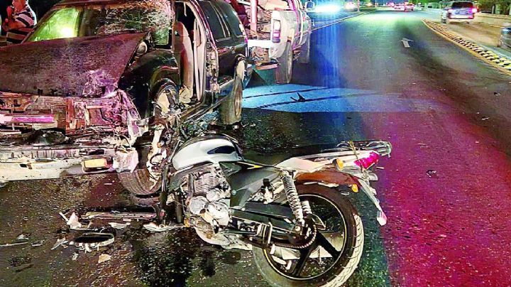 Motociclista se estrella brutalmente con ebrio en Carretera Aeropuerto; está al borde de la muerte