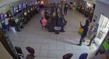 Enmascarados asaltan negocio de maquinitas en Río Bravo, Texas; ni los clientes se salvaron | VIDEO