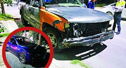 Por pasarse el alto, Julio César se estampa con carro en la colonia Zaragoza