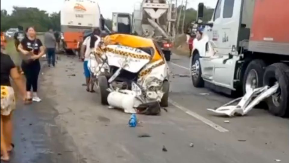 Una megacarambola se registró en la carretera de Montemorelos