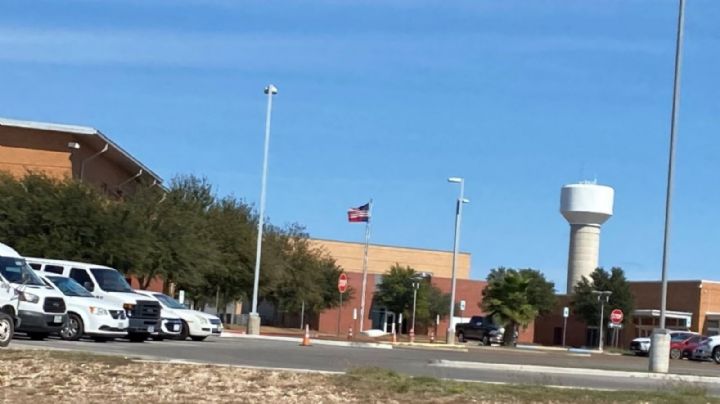 Menor de edad ‘volaba’ en una camioneta en carrera callejera; fue detenido por las autoridades