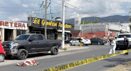 Mujer estaba lista para saborear su pollo asado, pero veloz conductor la embiste y acaba con su vida