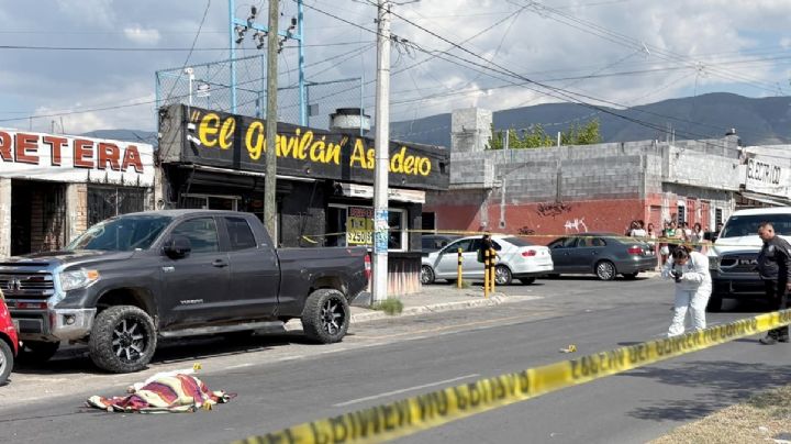 Mujer estaba lista para saborear su pollo asado, pero veloz conductor la embiste y acaba con su vida