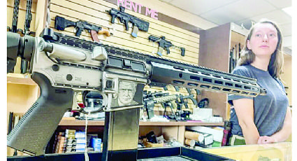Facilitan en Texas acceso a las armas