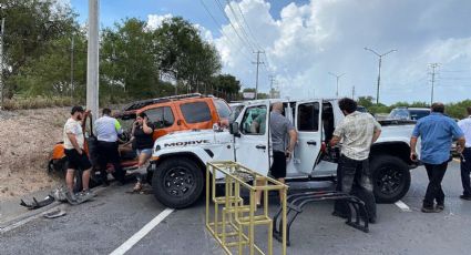 Camioneta es embestida brutalmente en el Bulevar Colosio; mujer se salva milagrosamente