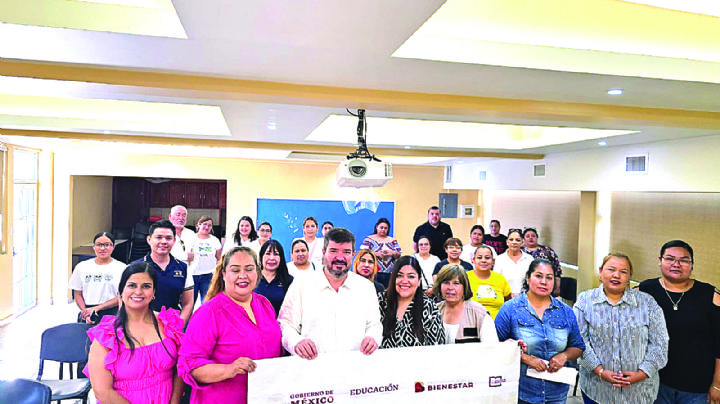Bienestar Federal entrega 700 tarjetas a personas con discapacidad; da hasta 600 mil pesos a escuelas