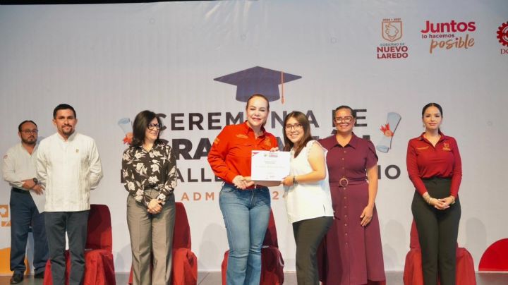 Entregan constancias a 448 graduados de Talleres de Oficio UNE 2025