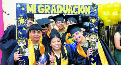 Se gradúan jóvenes de la Secundaria 2 en el Centro Cívico de Nuevo Laredo