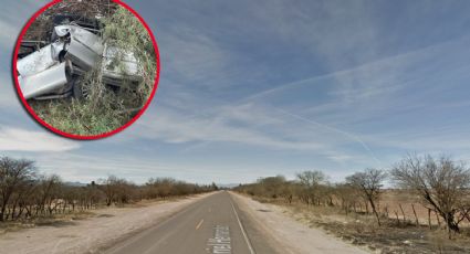Mueren 3 personas prensadas tras volcarse en carretera; auto quedó completamente destruido