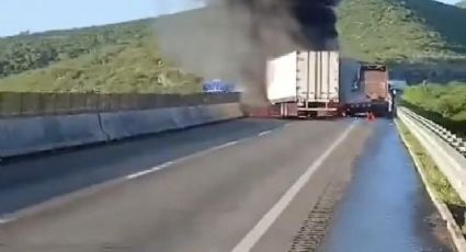 Terrible accidente de tráiler bloquea Autopista Nuevo Laredo-Monterrey | VIDEO