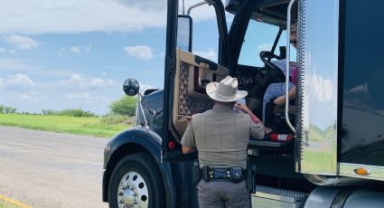 DPS de Texas vigilará a los traileros y verificará si saben hablar inglés; ¿les quitará sus papeles?