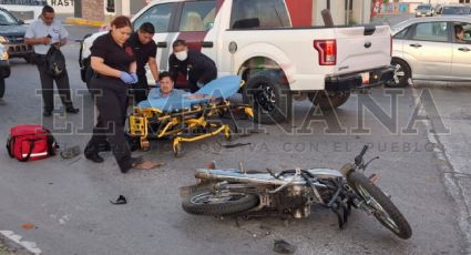 Atropellan a empleado de Pepsi en su moto; camioneta le deja el pie fracturado