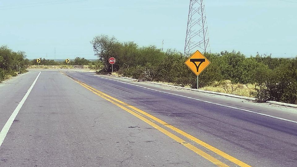 Colocan señalamientos en esta vía.