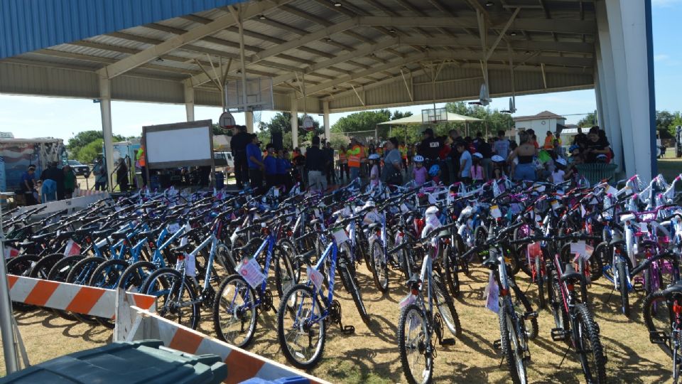 Los niños y niñas pudieron divertirse y llevarse una bicicleta a casa