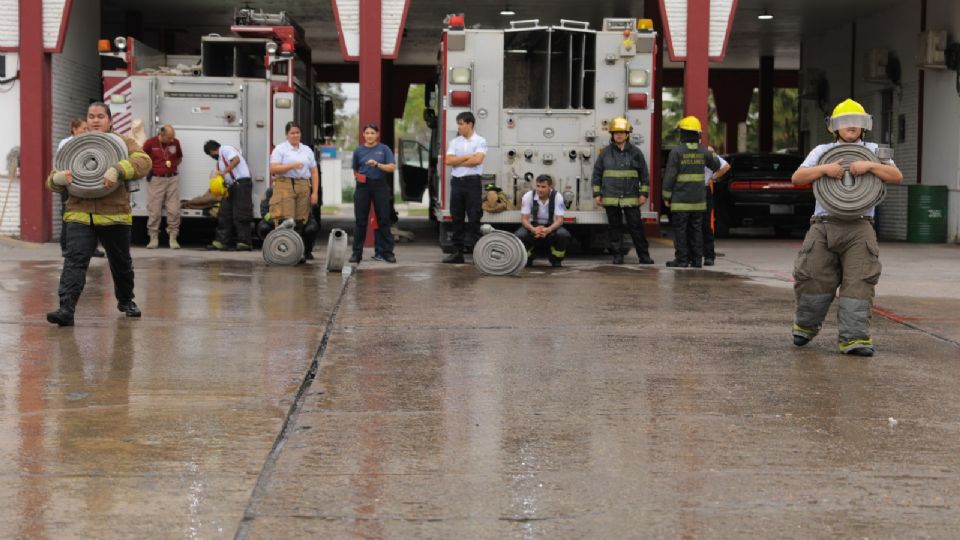 El honorable Cuerpo de Bomberos.