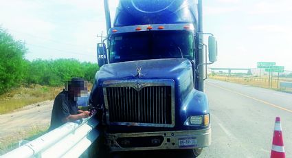 Trailero pierde el control y provoca accidente en la carretera Nuevo Laredo- Monterrey